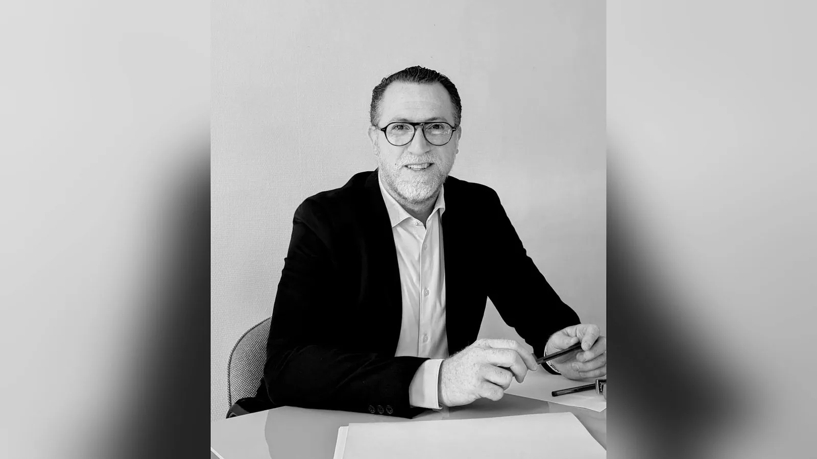 Maître Lionel SARFATI, avocat en dommage corporel au Barreau de Marseille, dans son cabinet